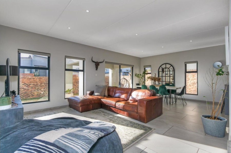 3 Bedroom Property for Sale in Crowthorne AH Gauteng