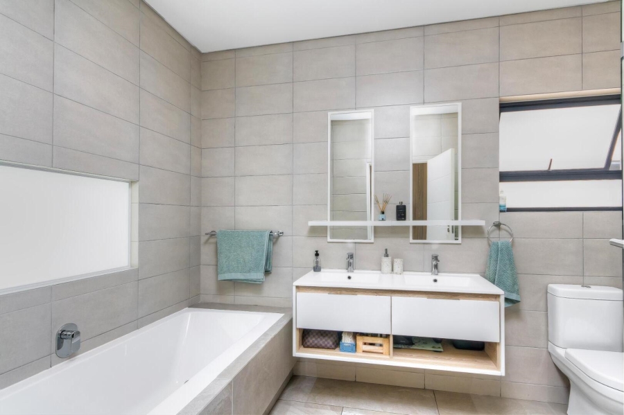 3 Bedroom Property for Sale in Crowthorne AH Gauteng