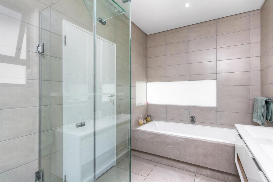 3 Bedroom Property for Sale in Crowthorne AH Gauteng