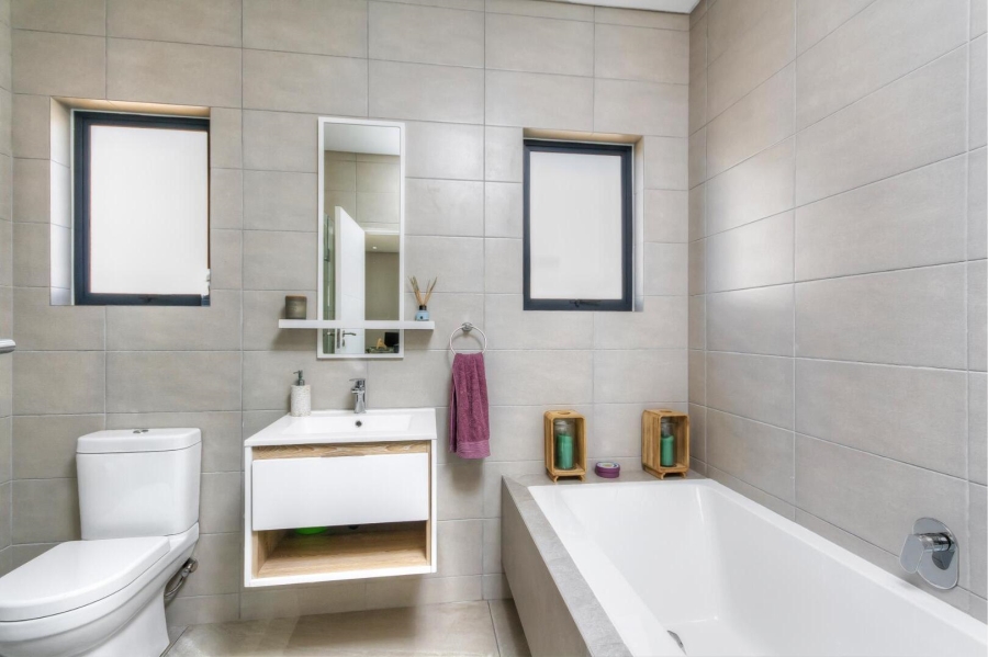 3 Bedroom Property for Sale in Crowthorne AH Gauteng