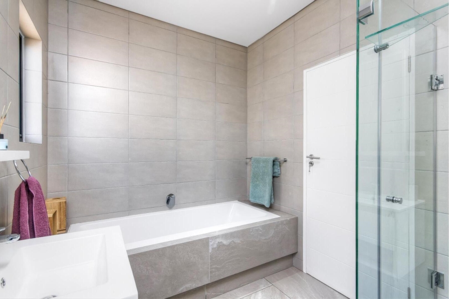 3 Bedroom Property for Sale in Crowthorne AH Gauteng