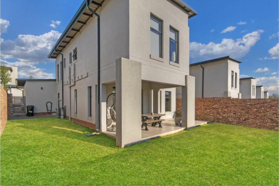 3 Bedroom Property for Sale in Crowthorne AH Gauteng