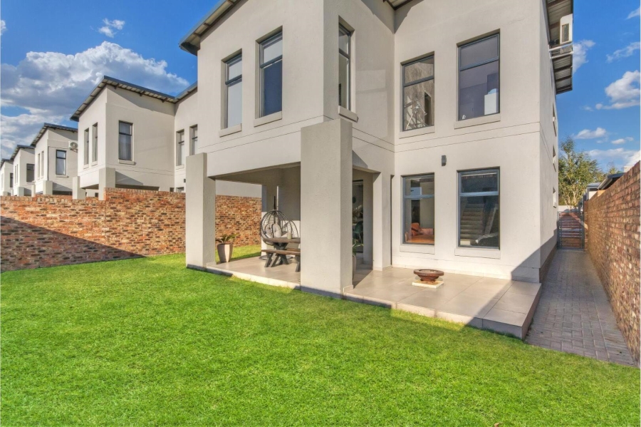 3 Bedroom Property for Sale in Crowthorne AH Gauteng