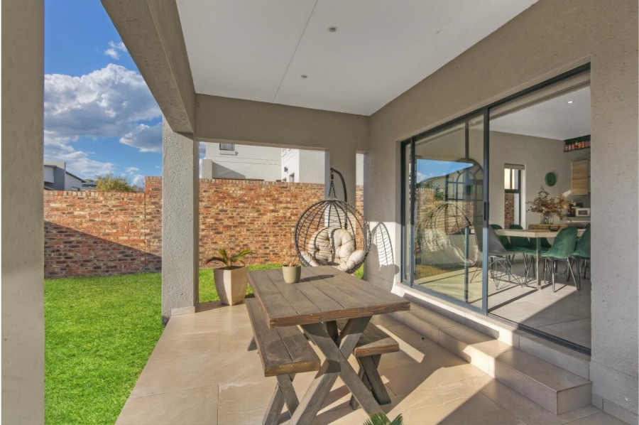 3 Bedroom Property for Sale in Crowthorne AH Gauteng