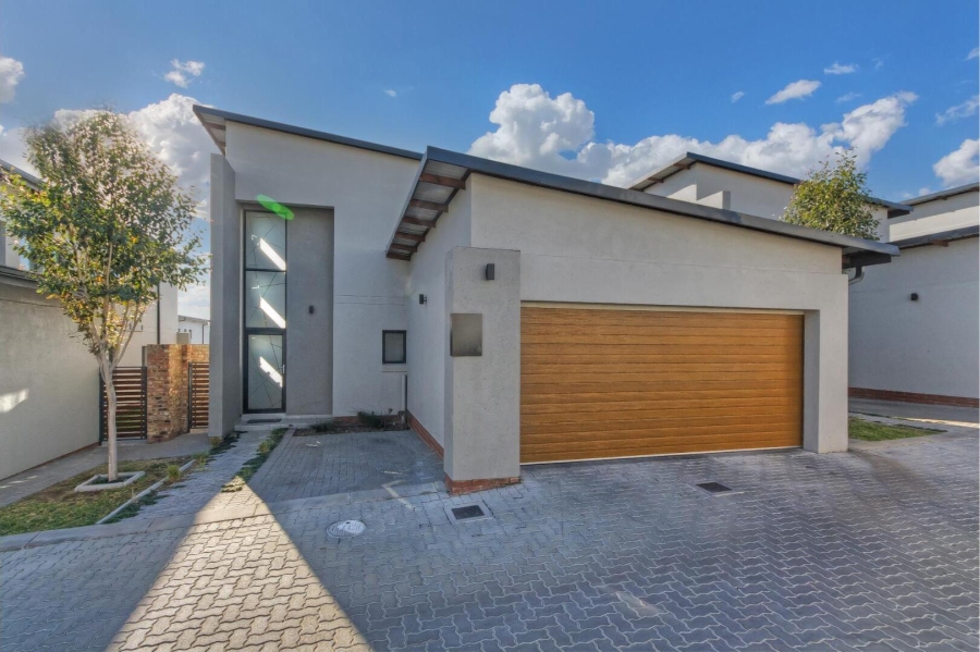 3 Bedroom Property for Sale in Crowthorne AH Gauteng