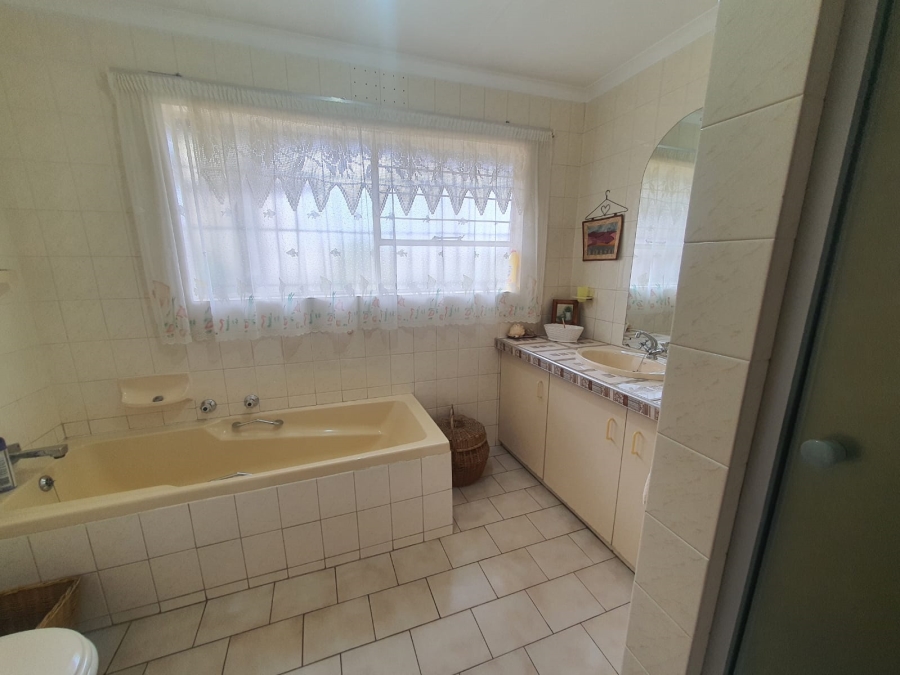 4 Bedroom Property for Sale in Noordheuwel Gauteng