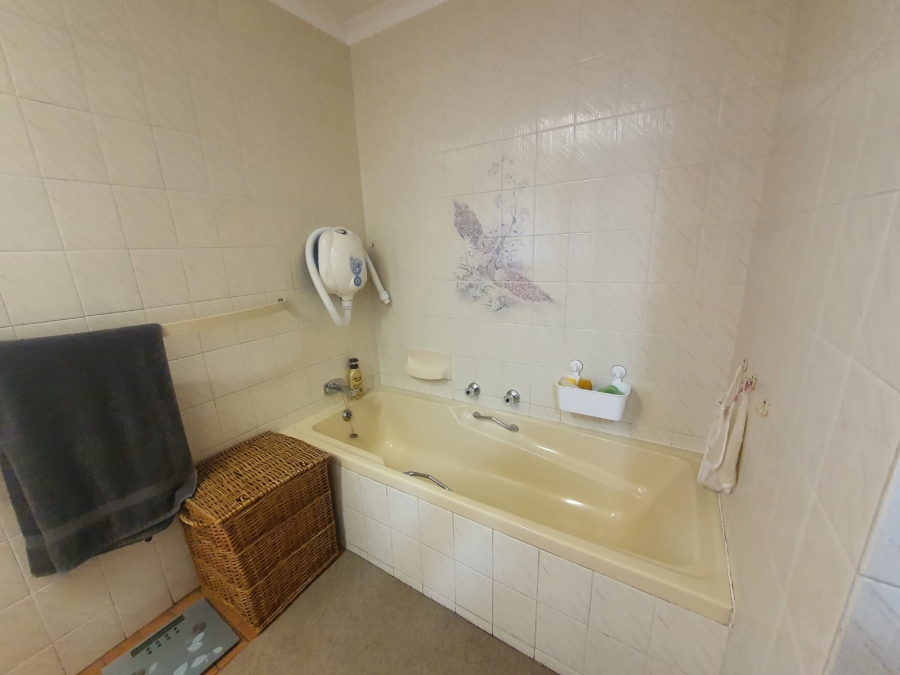4 Bedroom Property for Sale in Noordheuwel Gauteng