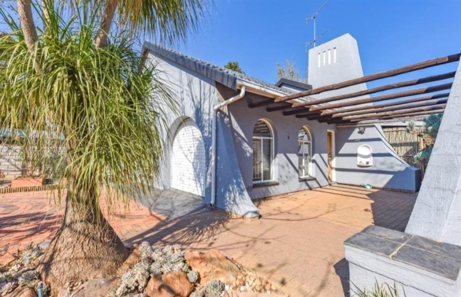 3 Bedroom Property for Sale in Brackendowns Gauteng