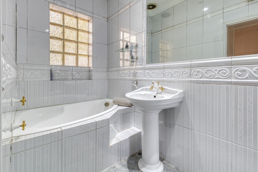 3 Bedroom Property for Sale in Linden Gauteng