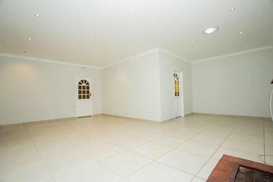 To Let 3 Bedroom Property for Rent in Bryanston Gauteng