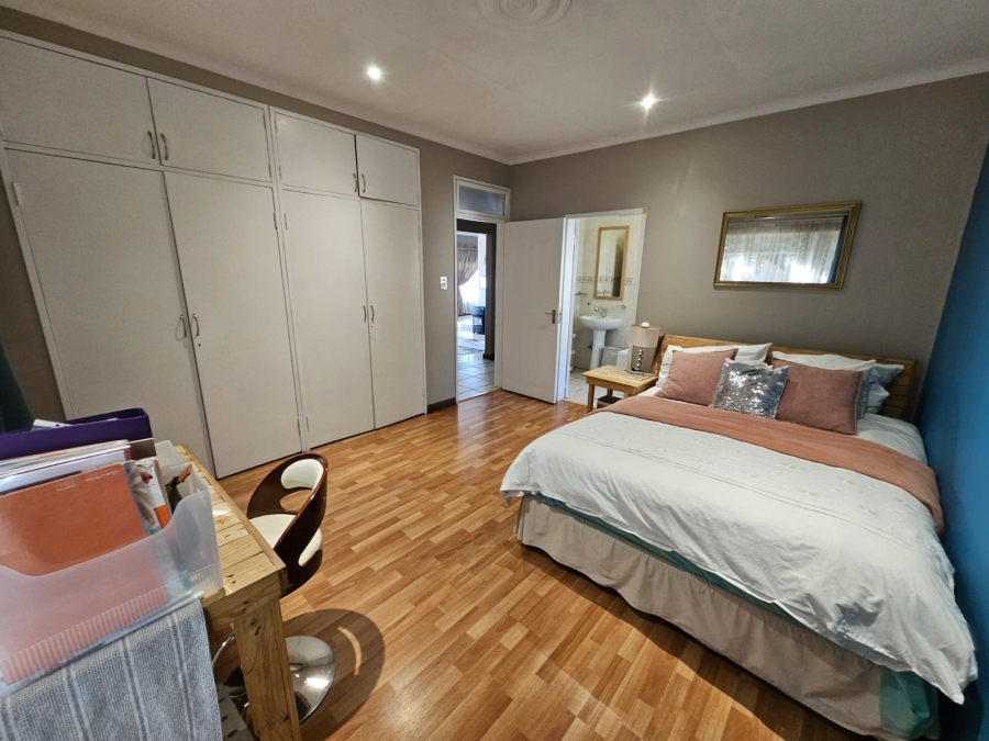 3 Bedroom Property for Sale in South Crest Gauteng