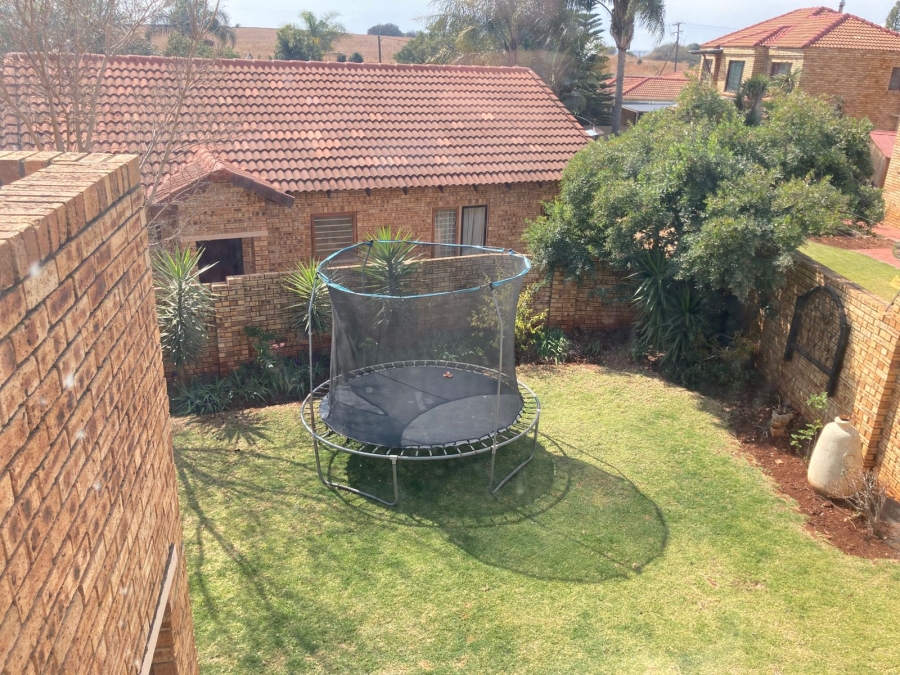 4 Bedroom Property for Sale in Ruimsig A H Gauteng