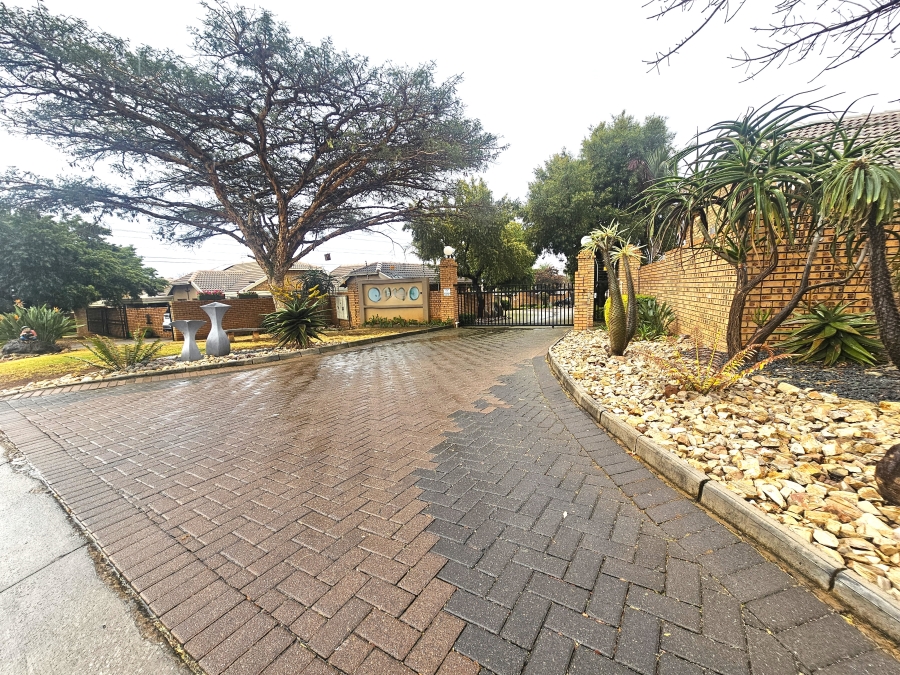2 Bedroom Property for Sale in The Wilds Gauteng