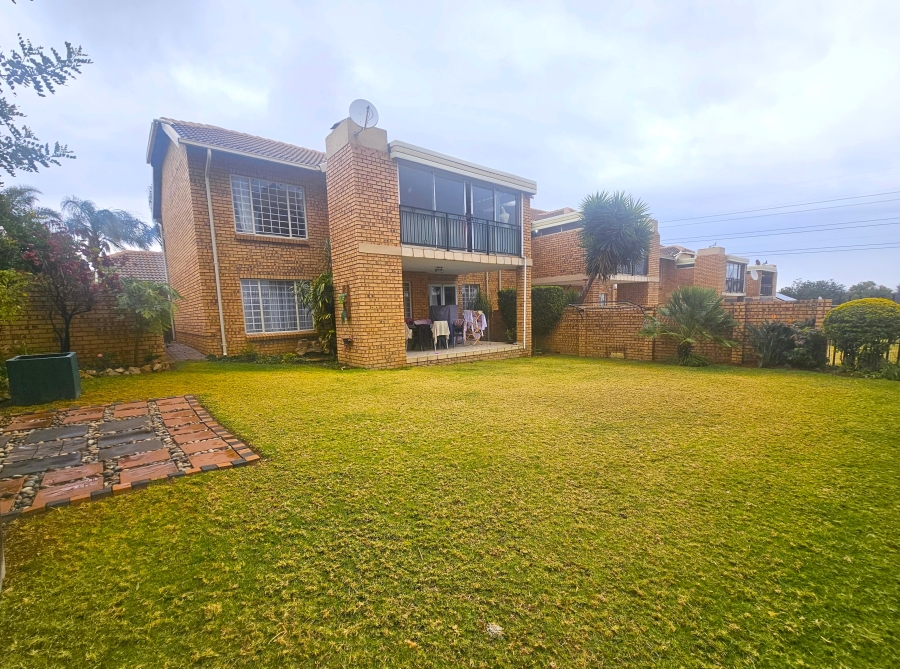 2 Bedroom Property for Sale in The Wilds Gauteng