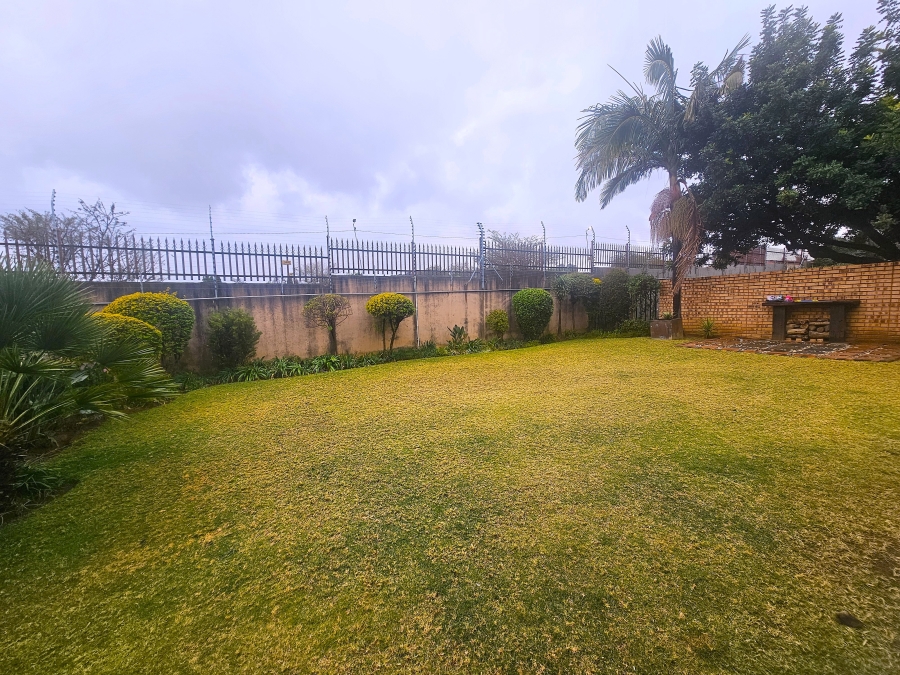 2 Bedroom Property for Sale in The Wilds Gauteng