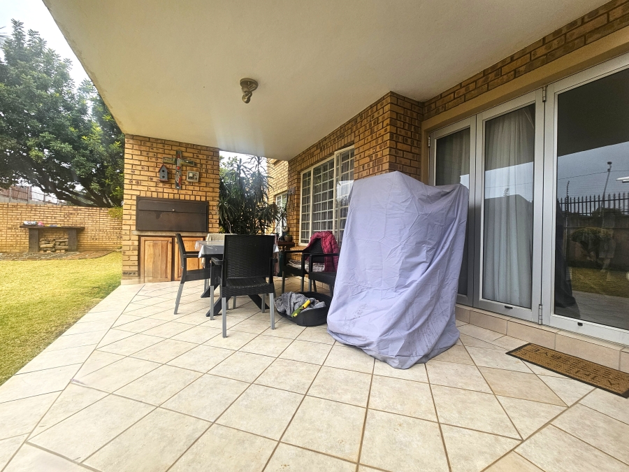 2 Bedroom Property for Sale in The Wilds Gauteng