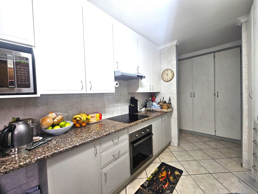 2 Bedroom Property for Sale in The Wilds Gauteng
