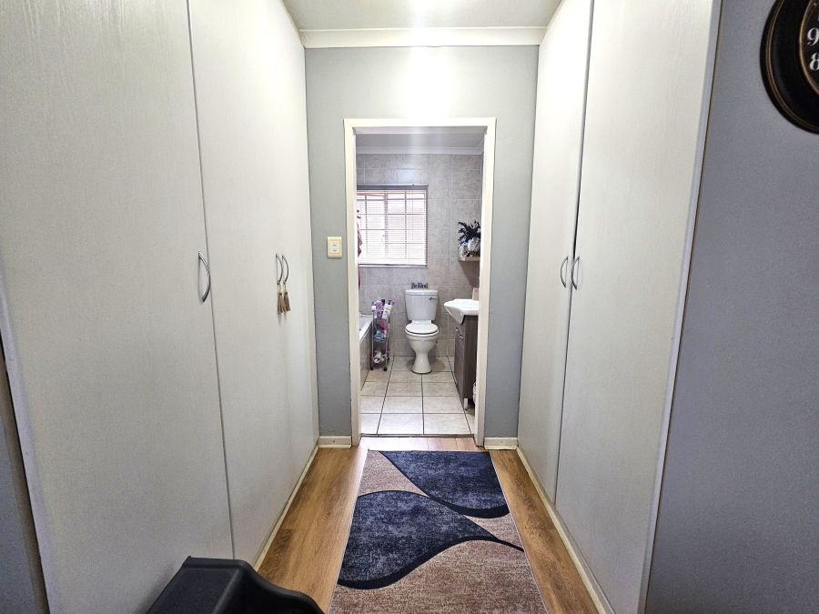 2 Bedroom Property for Sale in The Wilds Gauteng