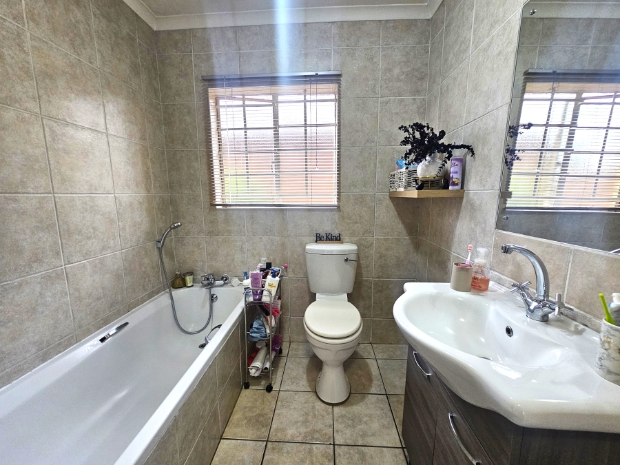 2 Bedroom Property for Sale in The Wilds Gauteng