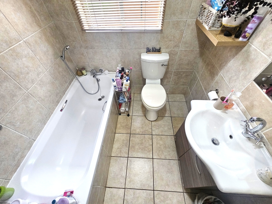 2 Bedroom Property for Sale in The Wilds Gauteng