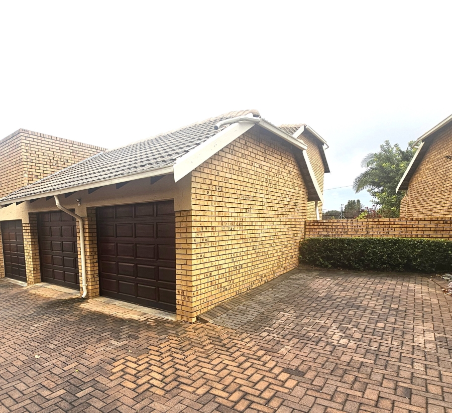 2 Bedroom Property for Sale in The Wilds Gauteng
