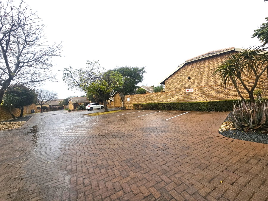 2 Bedroom Property for Sale in The Wilds Gauteng