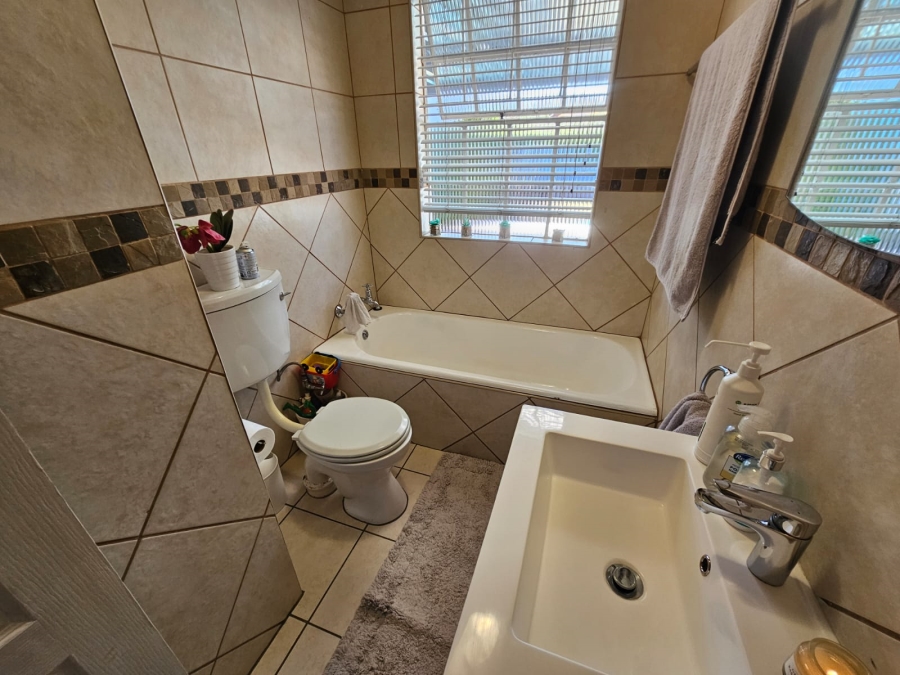 3 Bedroom Property for Sale in Brackenhurst Gauteng