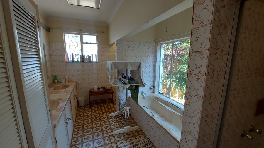4 Bedroom Property for Sale in Waterkloof Ridge Gauteng