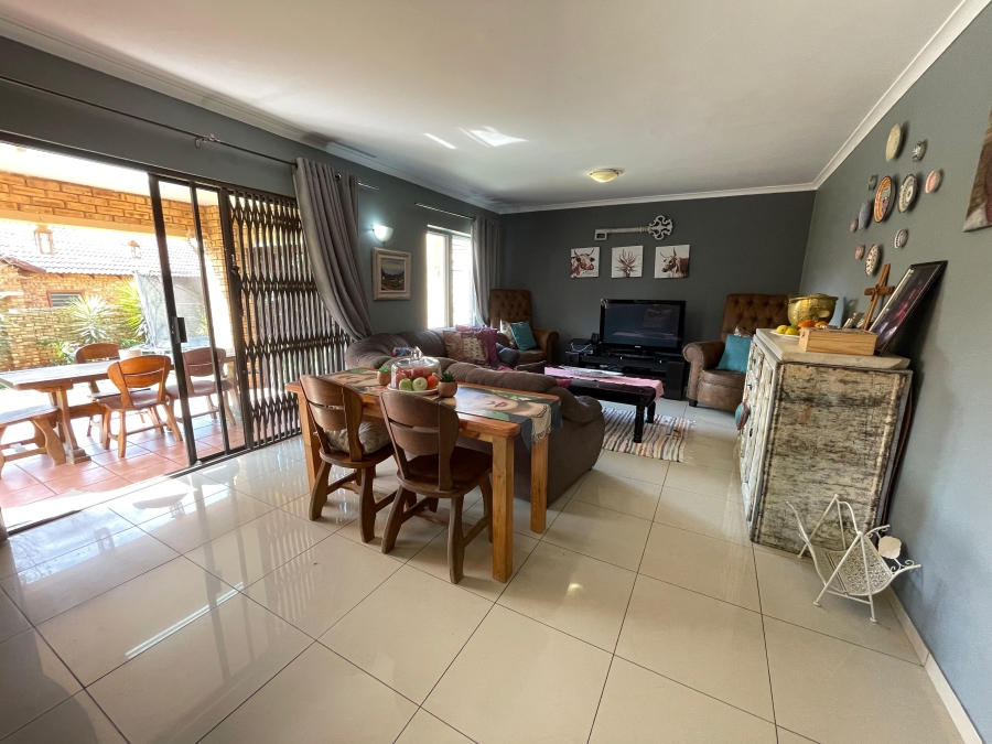 4 Bedroom Property for Sale in Ruimsig Gauteng