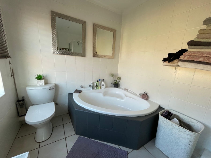 4 Bedroom Property for Sale in Ruimsig Gauteng
