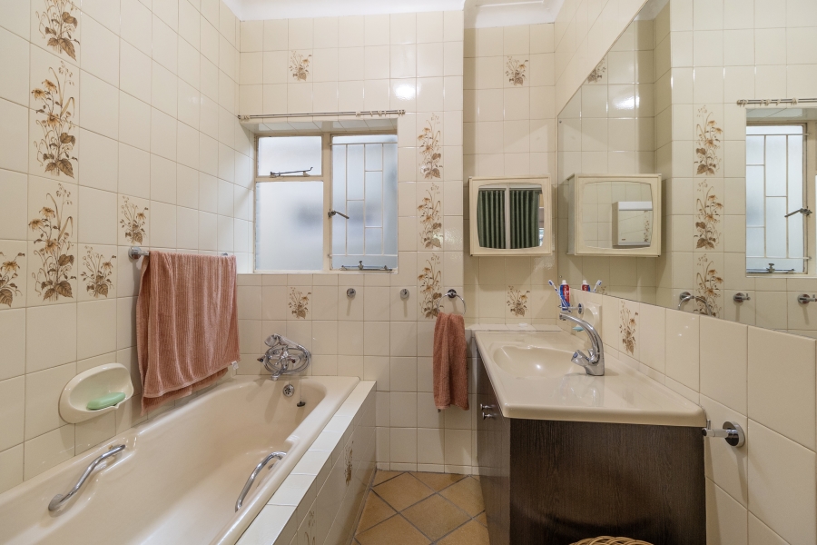 6 Bedroom Property for Sale in Meyerspark Gauteng
