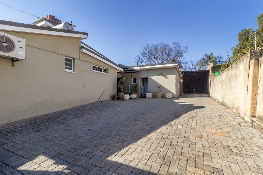 6 Bedroom Property for Sale in Meyerspark Gauteng