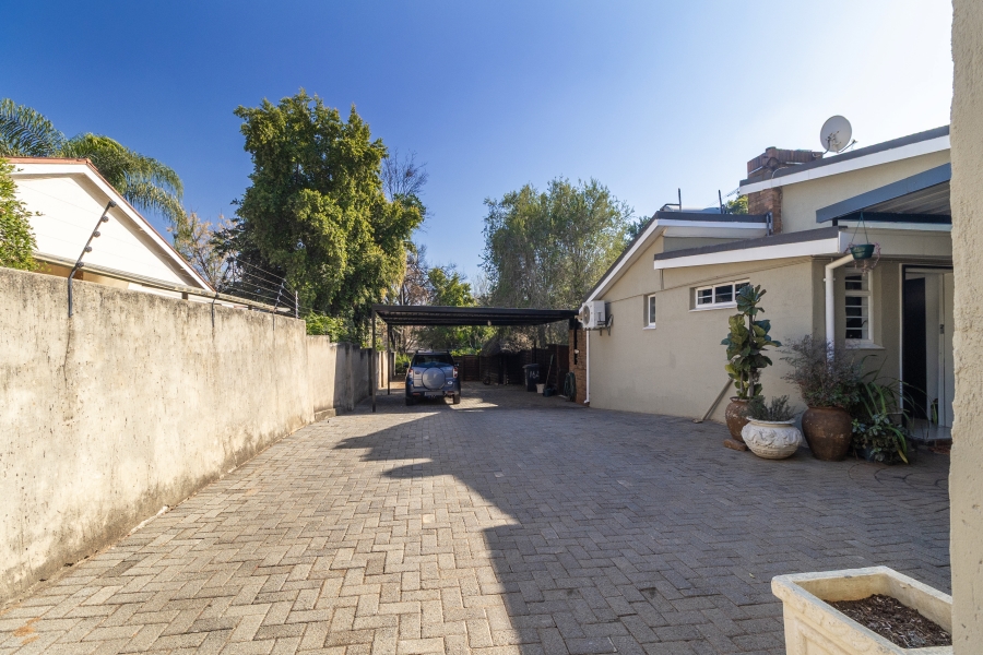 6 Bedroom Property for Sale in Meyerspark Gauteng