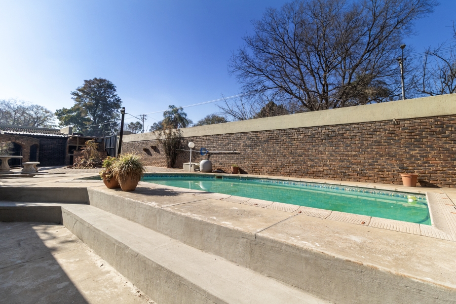 6 Bedroom Property for Sale in Meyerspark Gauteng