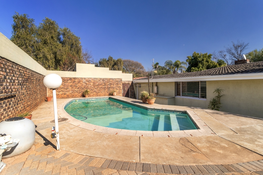 6 Bedroom Property for Sale in Meyerspark Gauteng