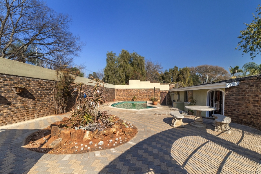 6 Bedroom Property for Sale in Meyerspark Gauteng
