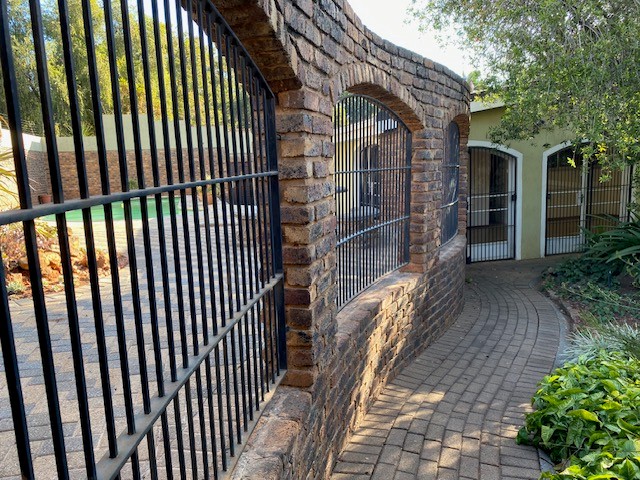6 Bedroom Property for Sale in Meyerspark Gauteng