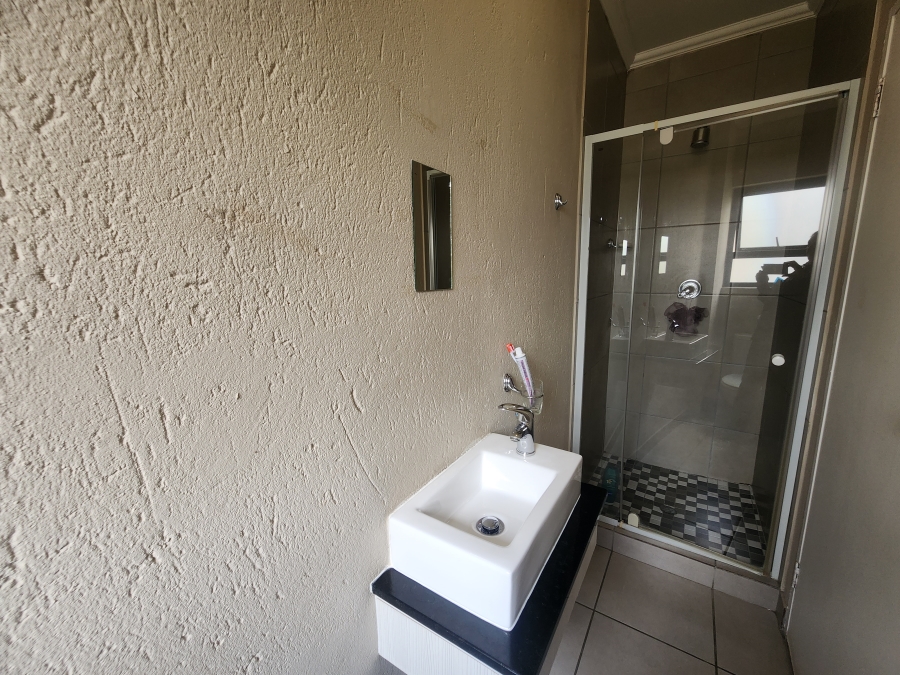 2 Bedroom Property for Sale in Beverley Gauteng