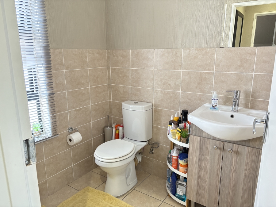 2 Bedroom Property for Sale in Wilgeheuwel Gauteng