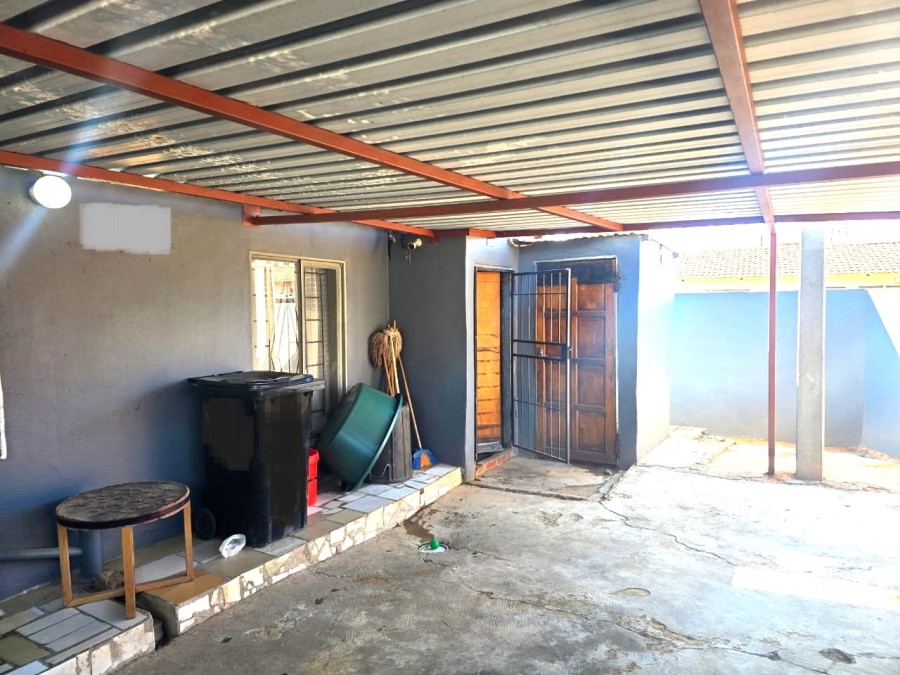 4 Bedroom Property for Sale in Pennyville Gauteng