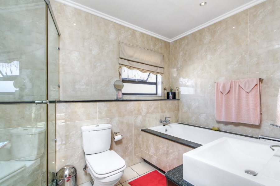 3 Bedroom Property for Sale in Halfway Gardens Gauteng