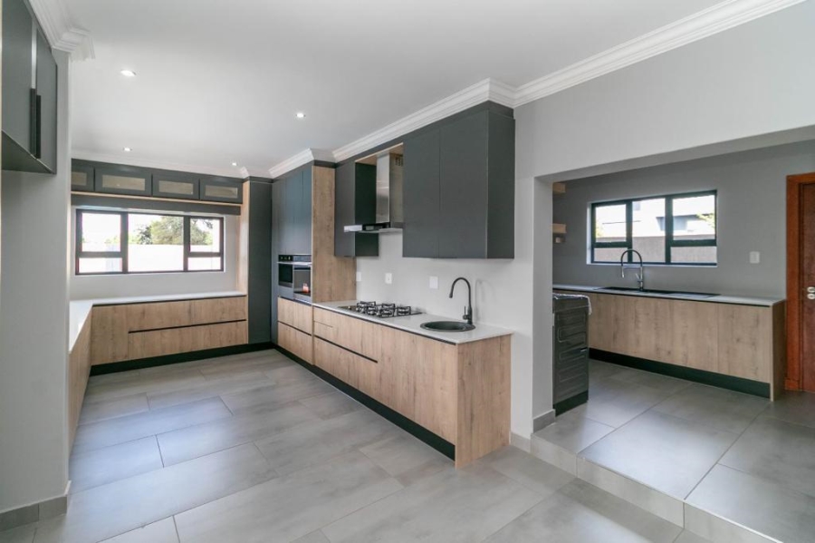 5 Bedroom Property for Sale in Eye of Africa Gauteng