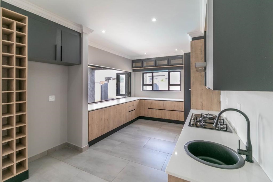 5 Bedroom Property for Sale in Eye of Africa Gauteng