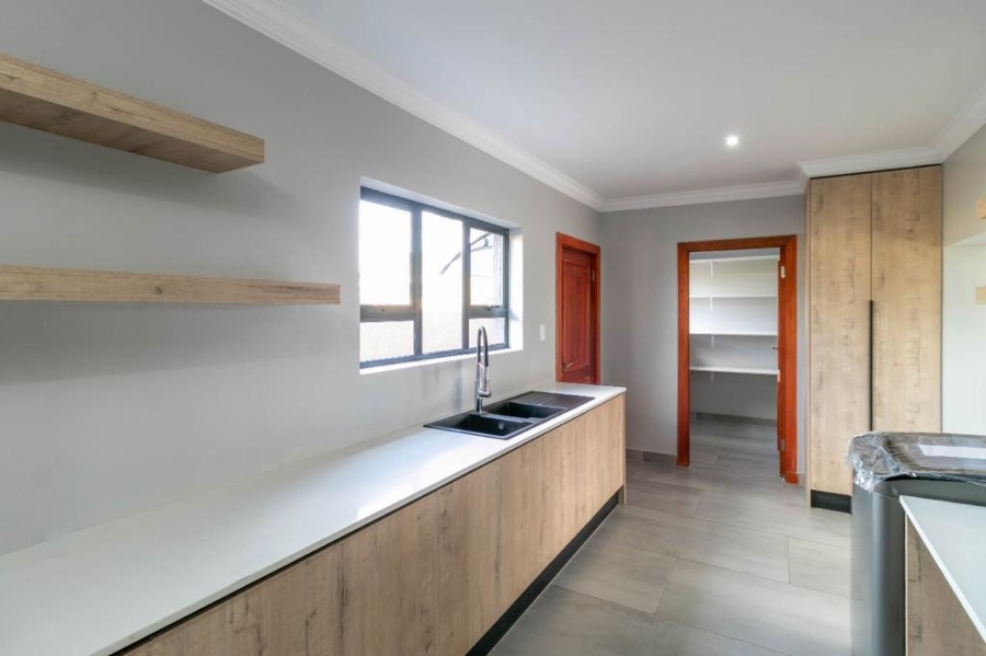 5 Bedroom Property for Sale in Eye of Africa Gauteng