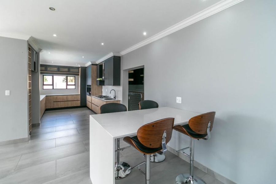 5 Bedroom Property for Sale in Eye of Africa Gauteng