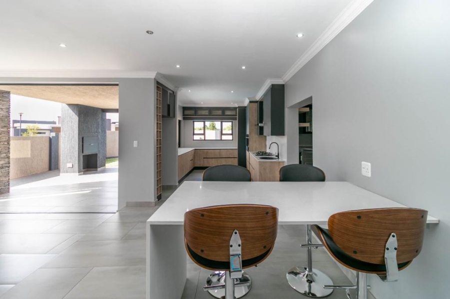 5 Bedroom Property for Sale in Eye of Africa Gauteng