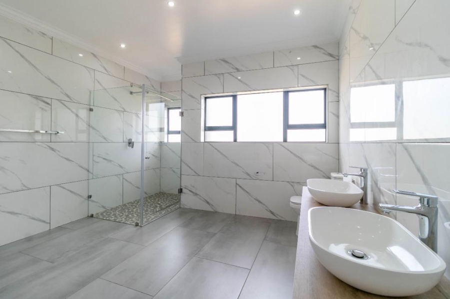 5 Bedroom Property for Sale in Eye of Africa Gauteng