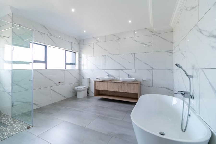5 Bedroom Property for Sale in Eye of Africa Gauteng