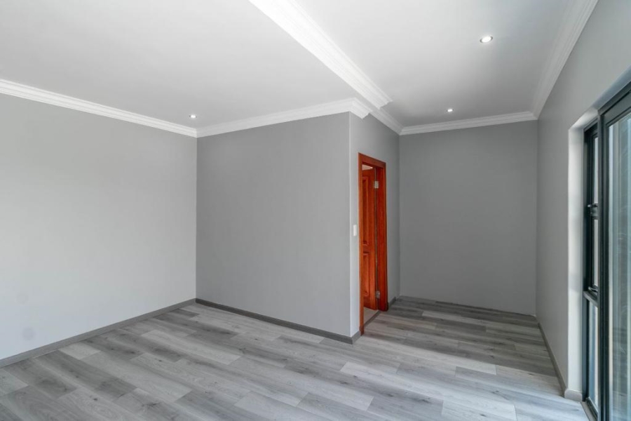 5 Bedroom Property for Sale in Eye of Africa Gauteng