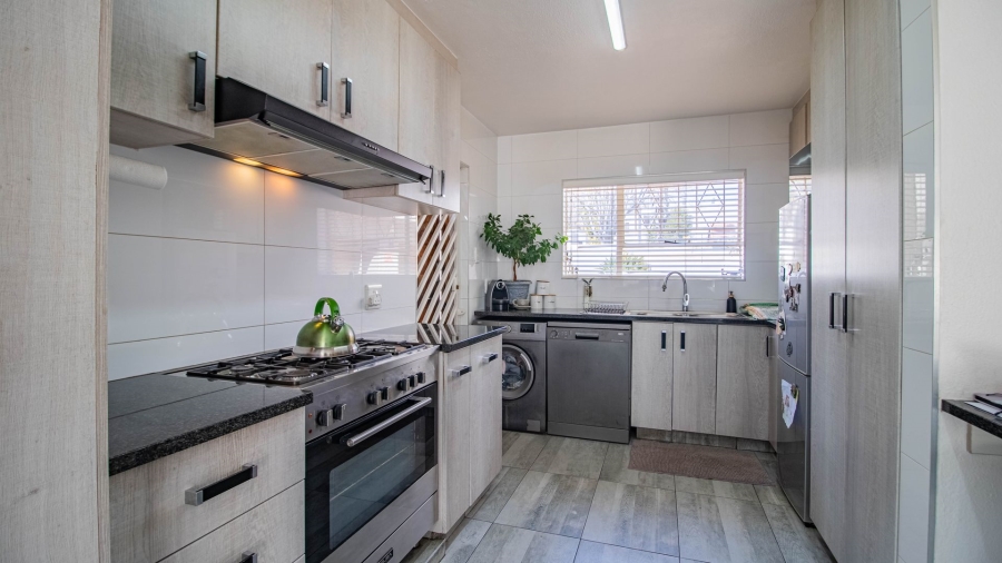 2 Bedroom Property for Sale in Bassonia Gauteng